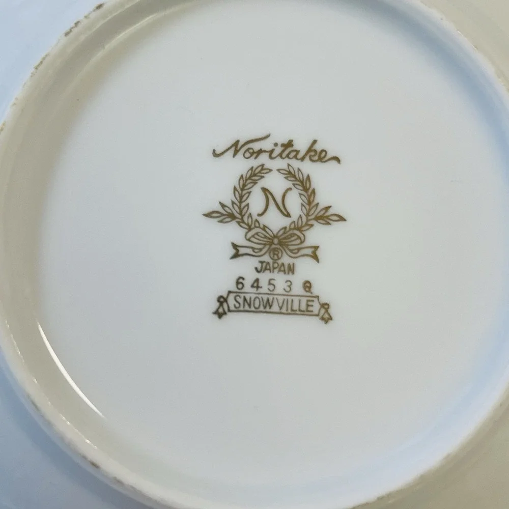 Noritake Snowville 2 salad plates, bread and butter, fruit‎ bowls and 4 saucers